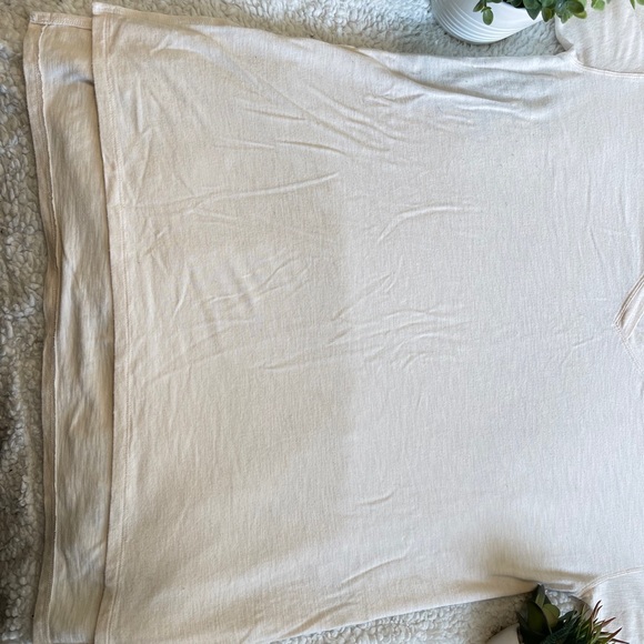 American eagle T-shirt in size medium - Picture 4 of 4